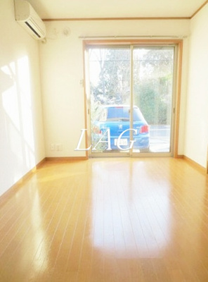 【居間・リビング】 | ＣＲＥＳＣＥＮＴ（クレツセント） | 洋室のお部屋です。