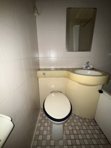 浴室内にトイレがあります！