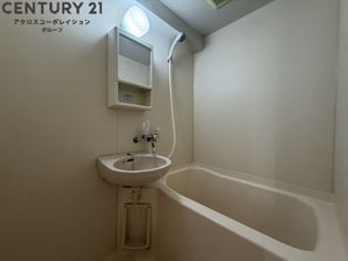 シンプルで機能的な浴室です！