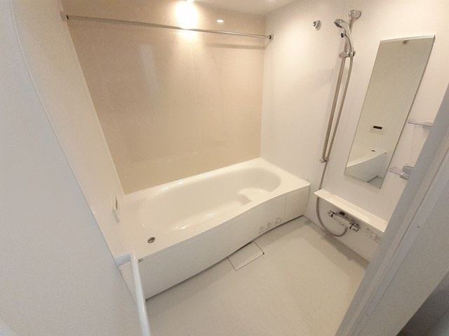 浴室乾燥機・追い炊き機能付きで便利です♪