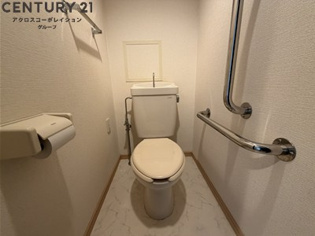シンプルで使いやすいトイレです♪