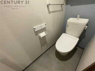 温水洗浄便座付きのトイレです♪