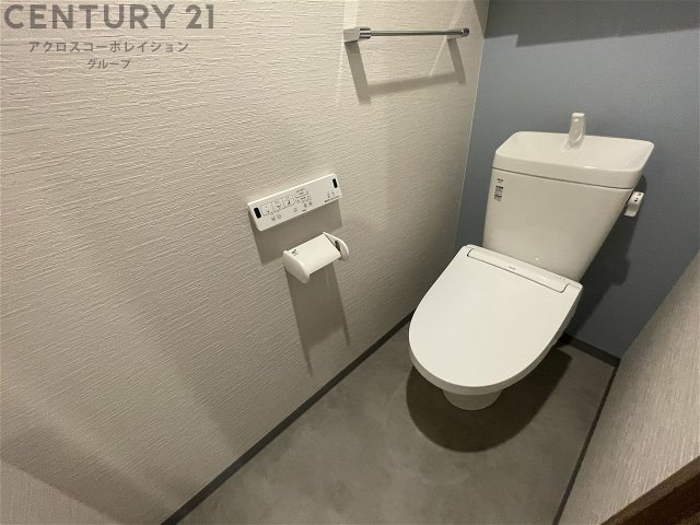 温水洗浄便座付きのトイレです♪