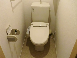 温水洗浄便座付きのトイレです！
