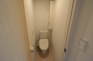 温水洗浄便座付きのトイレです！