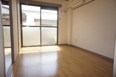 【寝室】 | 大成レジデンス第1 | 南向きのフローリングのお部屋です！
