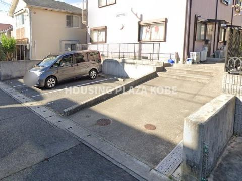 ハイツモリモトの駐車場