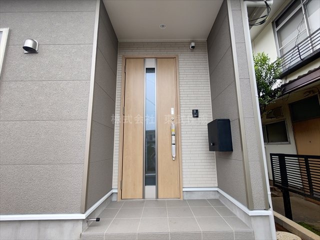 【構造・工法・仕様】 | 川越市笠幡第45 | 明るい玄関です