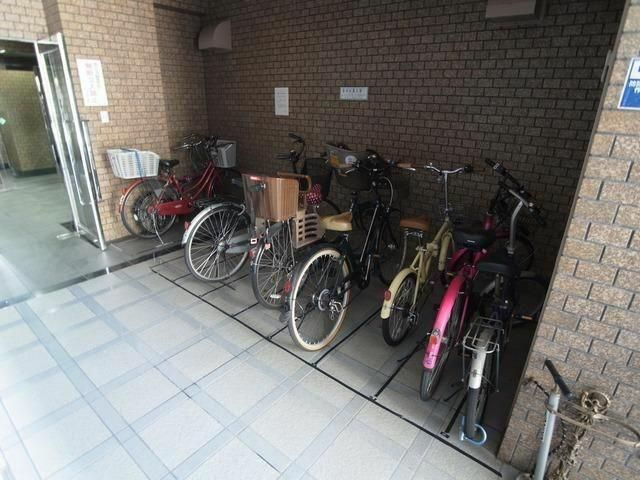 シャトーデスポワール麻布の駐車場