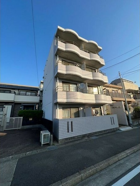 ヴァンベール植田の外観