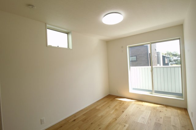 南国市大そね甲　新築戸建の洋室|2Ｆ　南東の部屋　6.5帖