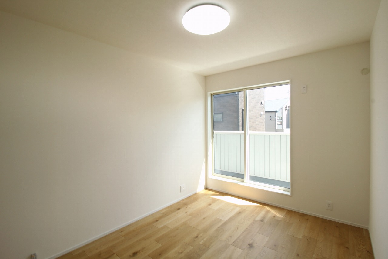 南国市大そね甲　新築戸建の洋室|2Ｆ　南西の部屋　6.5帖