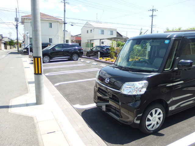 サン　リバーの駐車場