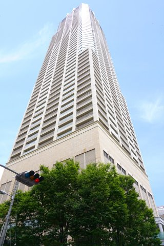 クロスタワー大阪ベイの外観
