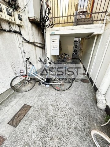 都立大マンションの駐車場