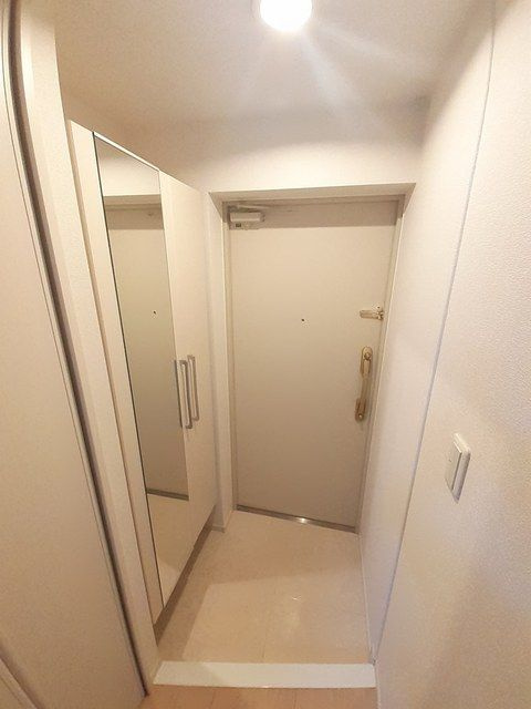 グランドール日暮里の玄関