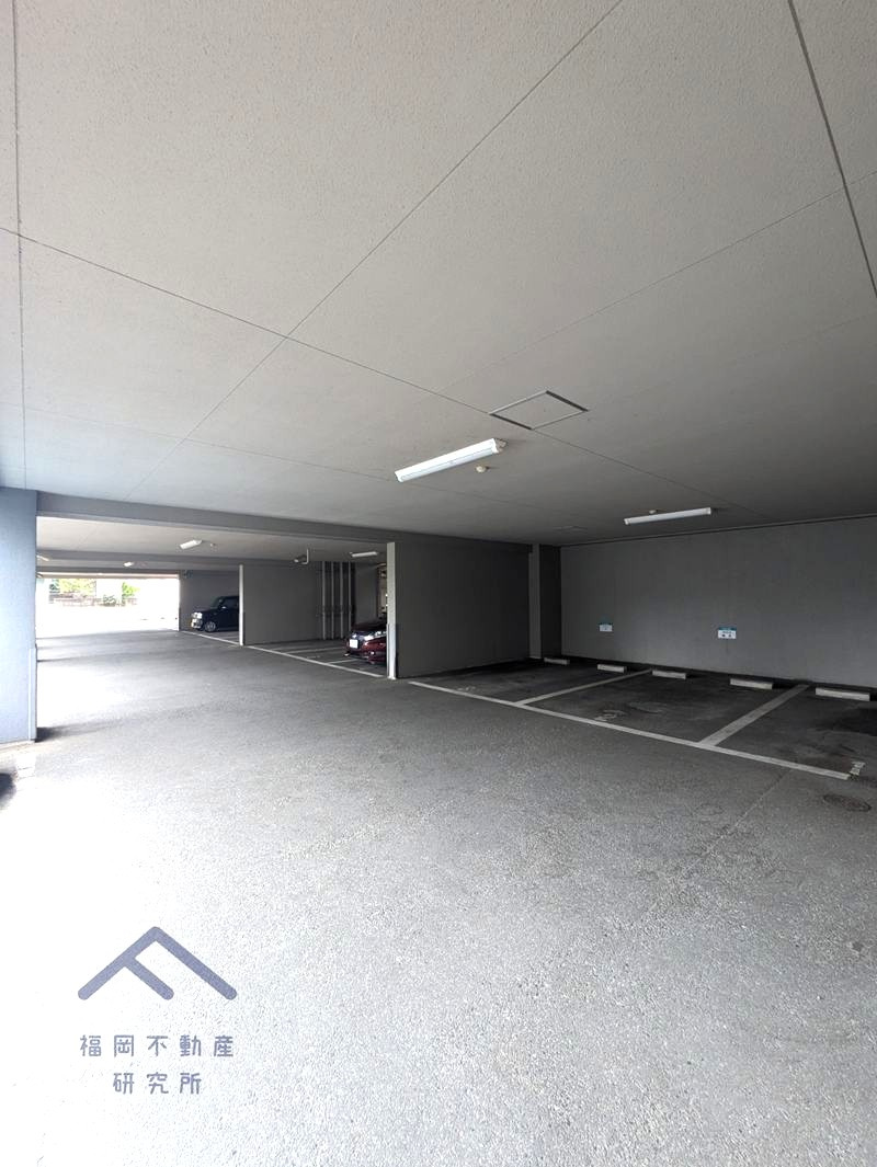 ロワールマンション二日市3の駐車場