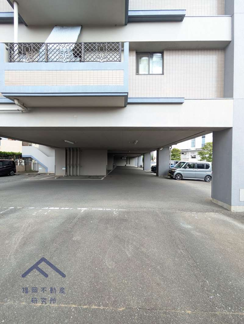 ロワールマンション二日市3の駐車場