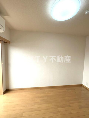 【寝室】 | ルーブル多摩川伍番館 | 落ち着いて過ごせるお部屋なので、寝室にいかがでしょうか