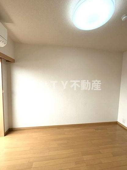 【寝室】 | ルーブル多摩川伍番館 | 落ち着いて過ごせるお部屋なので、寝室にいかがでしょうか