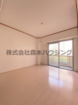 【洋室】 | 　サンファーストウエダ | 広々とした洋室です