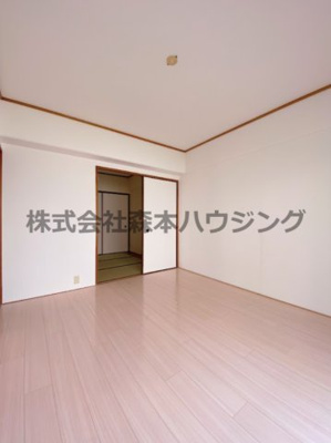 【洋室】 | 　サンファーストウエダ | ゆったりした洋室です