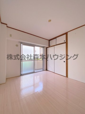 【寝室】 | 　サンファーストウエダ | 落ち着いて過ごせるお部屋なので、寝室にいかがでしょうか