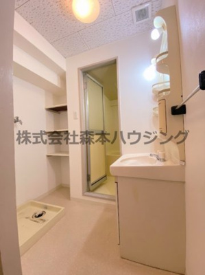 【洗面所】 | 　サンファーストウエダ | ゆったりとスペースのある洗面所