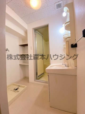 【洗面所】 | 　サンファーストウエダ | ゆったりとスペースのある洗面所