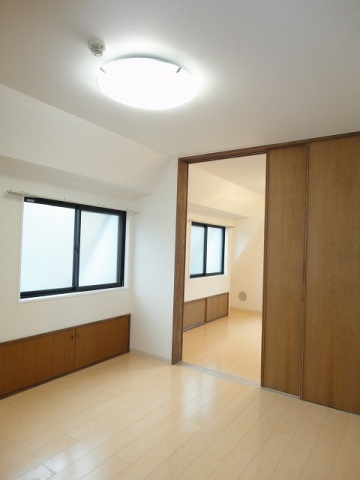 ノーブル平和大通りの居間・リビング