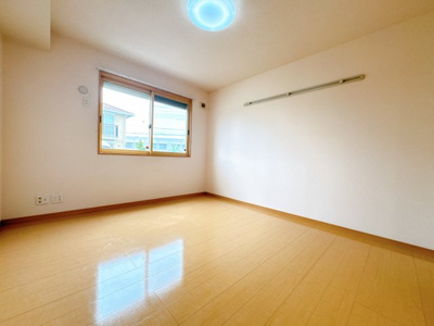 【居間・リビング】 | メープルⅡ | ※同物件、同タイプ、間取り反転のお部屋です