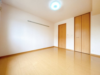 【居間・リビング】 | メープルⅡ | ※同物件、同タイプ、間取り反転のお部屋です
