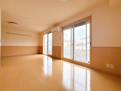 【居間・リビング】 | メープルⅡ | ※同物件、同タイプ、間取り反転のお部屋です