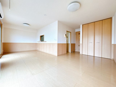 【居間・リビング】 | メープルⅡ | ※同物件、同タイプ、間取り反転のお部屋です