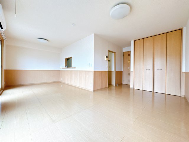 【居間・リビング】 | メープルⅡ | ※同物件、同タイプ、間取り反転のお部屋です