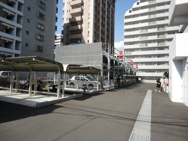 クラシオン小頭町公園前【キャッシュバック対象物件】の駐車場|車をお持ちの方に嬉しい駐車場付きの物件です