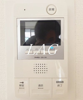 【設備】 | プレジール立川 | モニター付きインターフォンです。