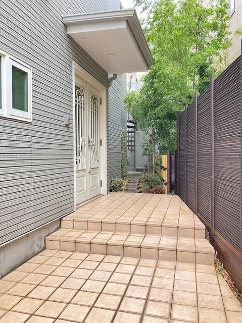 世田谷区瀬田１丁目戸建のエントランス