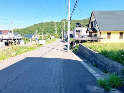 【周辺】 | 【建築条件無】小樽市桂岡町　更地土地 | 交通量は少なめの、閑静な住宅地♪