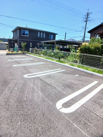 クレールの駐車場