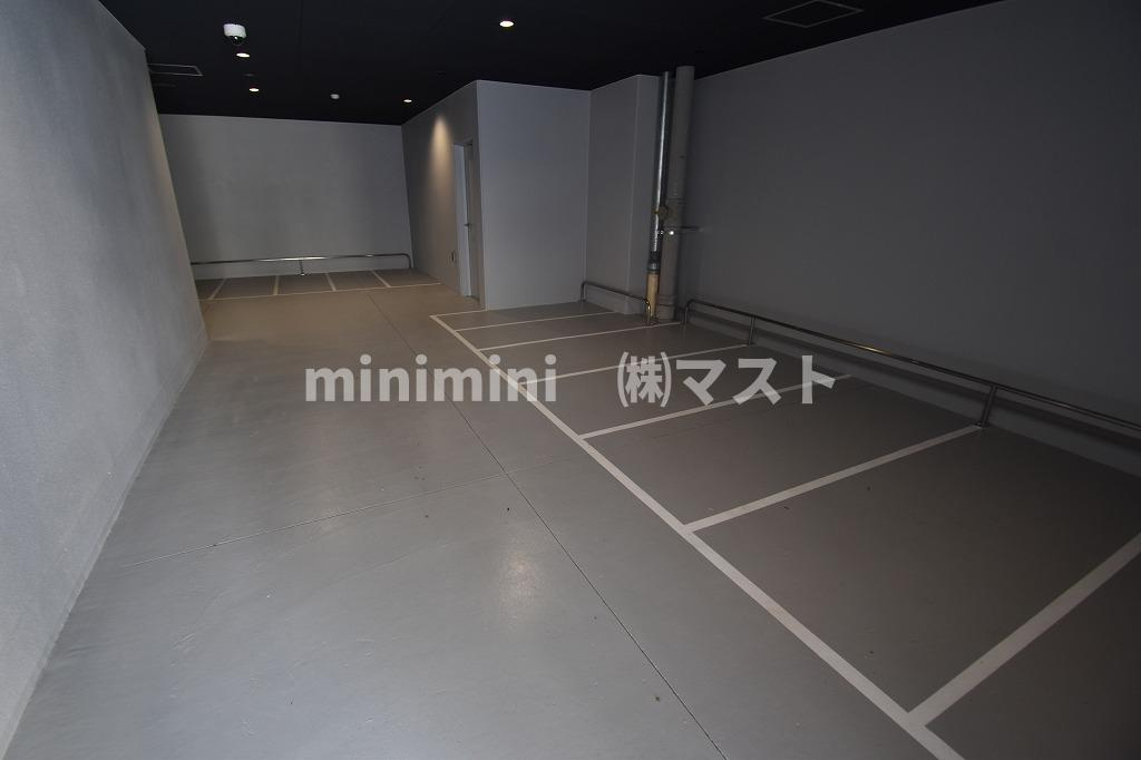 S-RESIDENCE堺筋本町Unoの駐車場