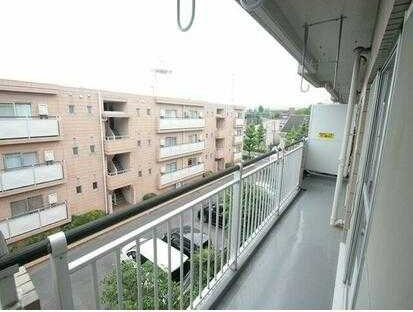 【バルコニー】 | 第2松本マンション | 外からの目が気にならないバルコニーで洗濯物が干せます