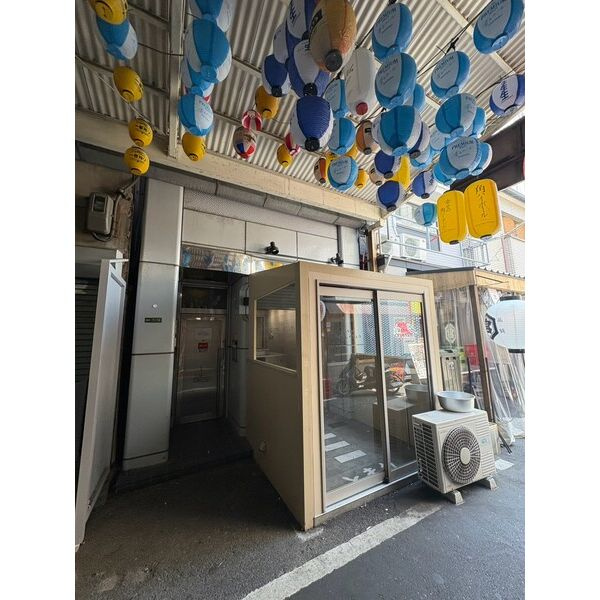 大阪市北区池田町の店舗一部の外観