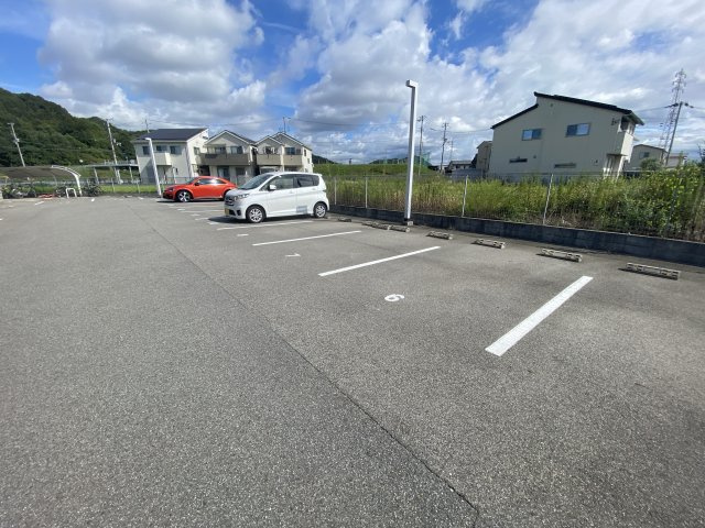 ラインハイトの駐車場