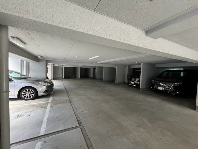 ワコーレプラザ兵庫の駐車場|駐車場があるので、車を買う予定の方も安心です