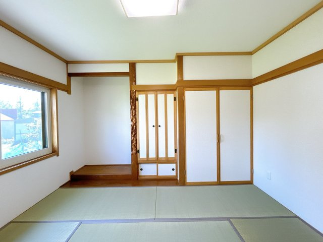 北見市中ノ島町４丁目７番６２号　平家建中古売家の和室|【リフォーム後】6帖和室です。畳表替、クロス張替致しました。
