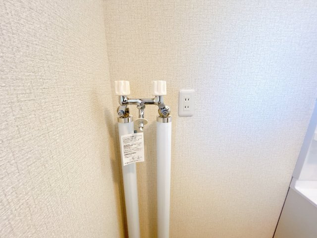 北見市中ノ島町４丁目７番６２号　平家建中古売家のランドリースペース|【リフォーム後】洗濯水栓です。新品に交換致しました。