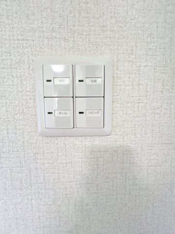北見市中ノ島町４丁目７番６２号　平家建中古売家の発電・温水設備|【リフォーム後】スイッチパネルはワイドタイプに変更致しました。