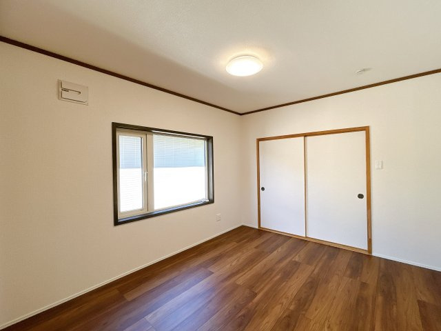 北見市中ノ島町４丁目７番６２号　平家建中古売家の洋室|【リフォーム後】洋室別アングルです。