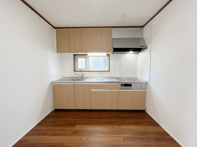北見市中ノ島町４丁目７番６２号　平家建中古売家のキッチン|【リフォーム後】キッチンはLIXIL製のI型のW2550サイズに新品交換致しました。新しいキッチンで新生活の料理など楽しめそうですね。